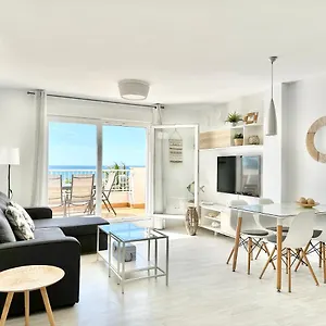 https://miramar-beach-caleta-de-vlez-mlaga.es-andalucia.com